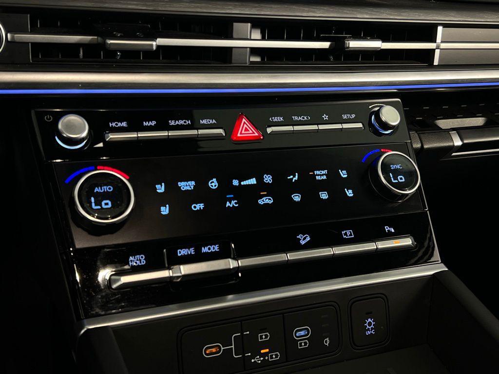 used 2025 Hyundai Santa Fe car, priced at $38,173