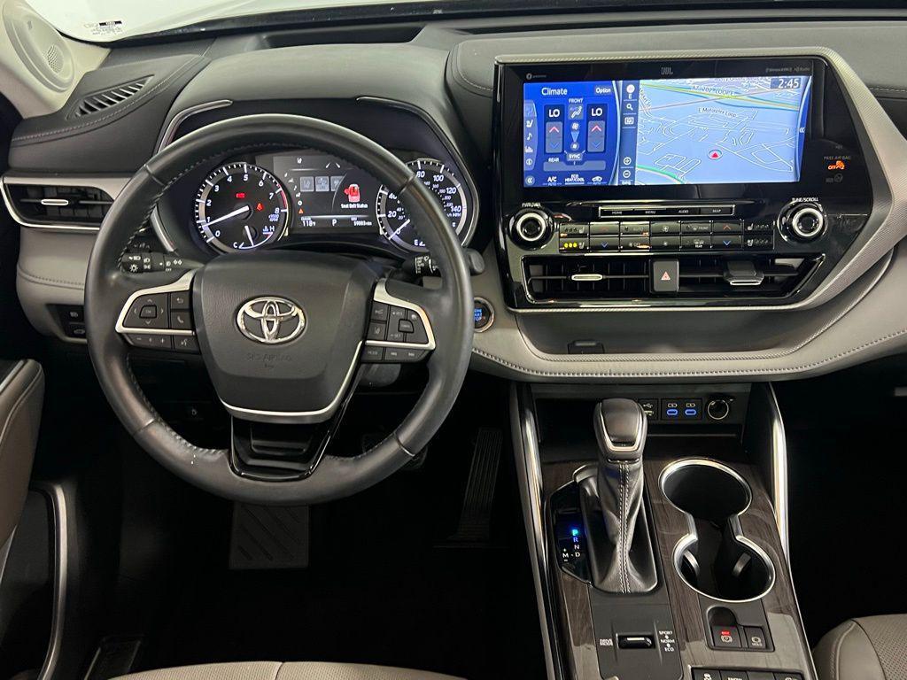used 2022 Toyota Highlander car, priced at $33,273