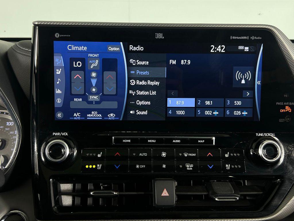 used 2022 Toyota Highlander car, priced at $33,273