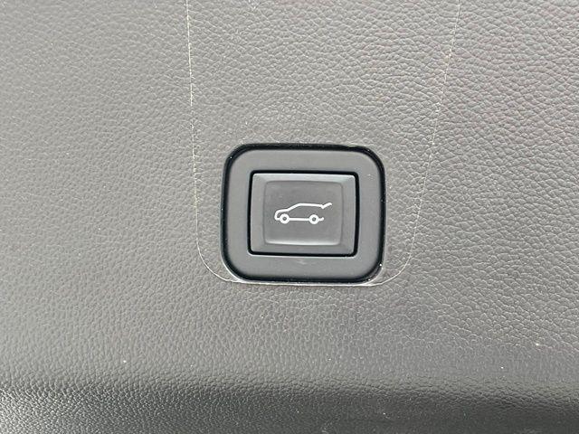 used 2023 Chevrolet Traverse car, priced at $38,973
