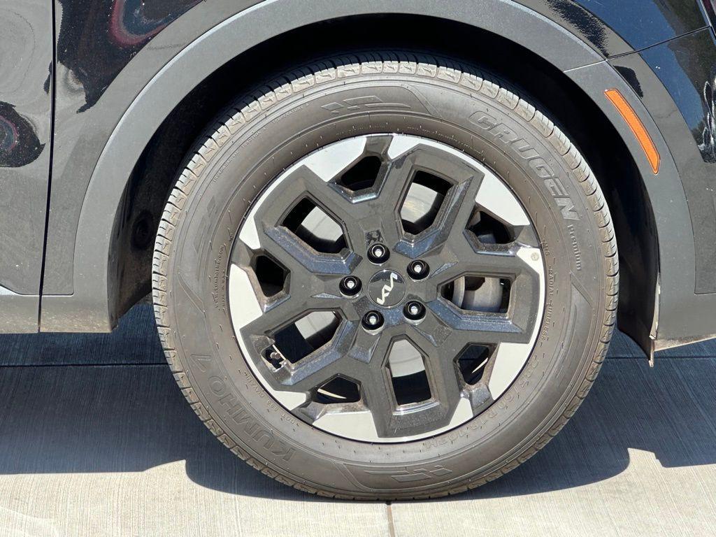 used 2024 Kia Sorento car, priced at $26,973