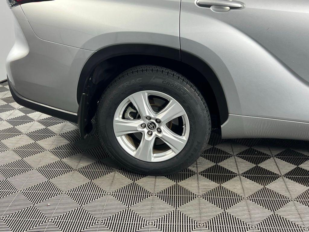 used 2024 Toyota Highlander car, priced at $31,273