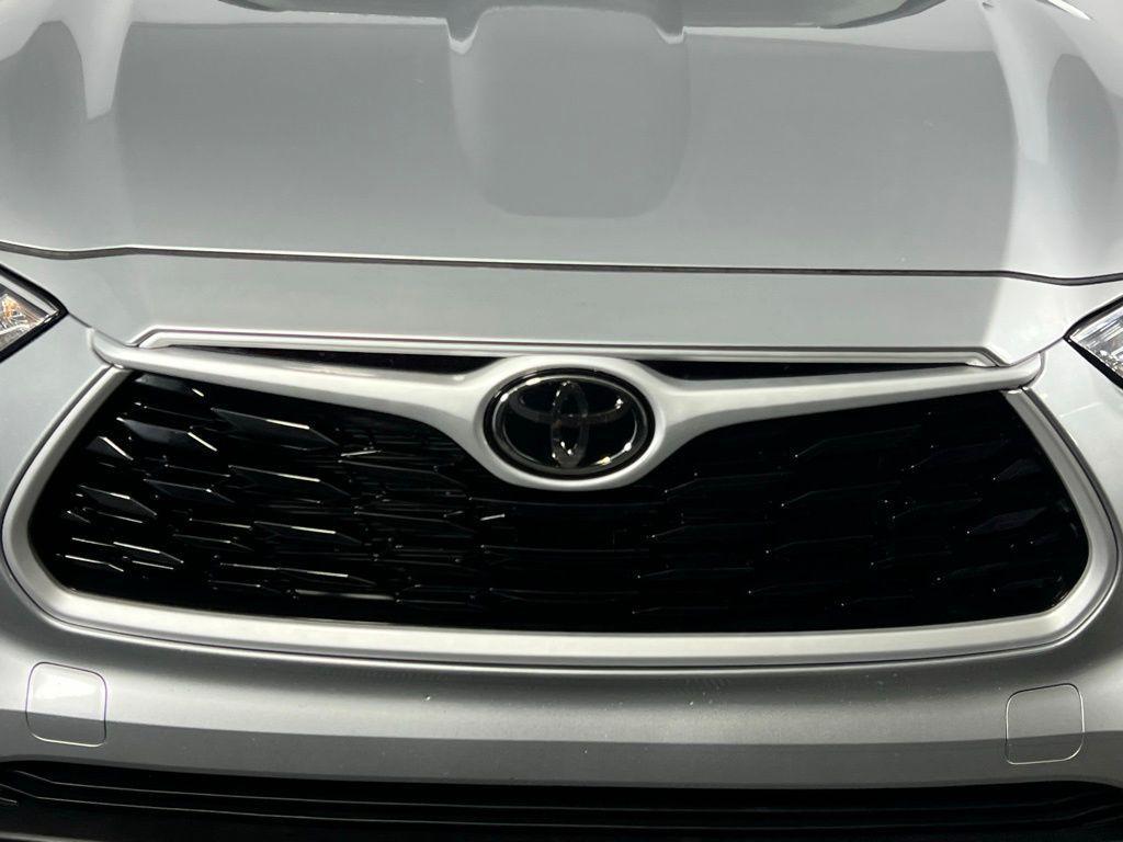 used 2024 Toyota Highlander car, priced at $31,273