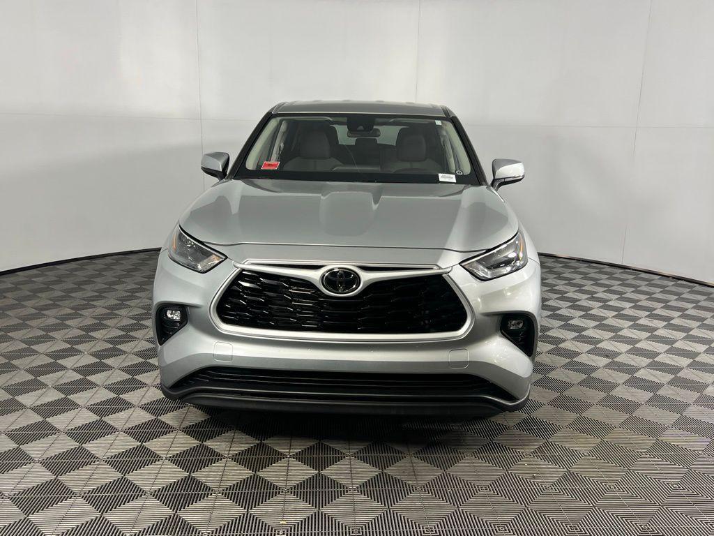 used 2024 Toyota Highlander car, priced at $31,273