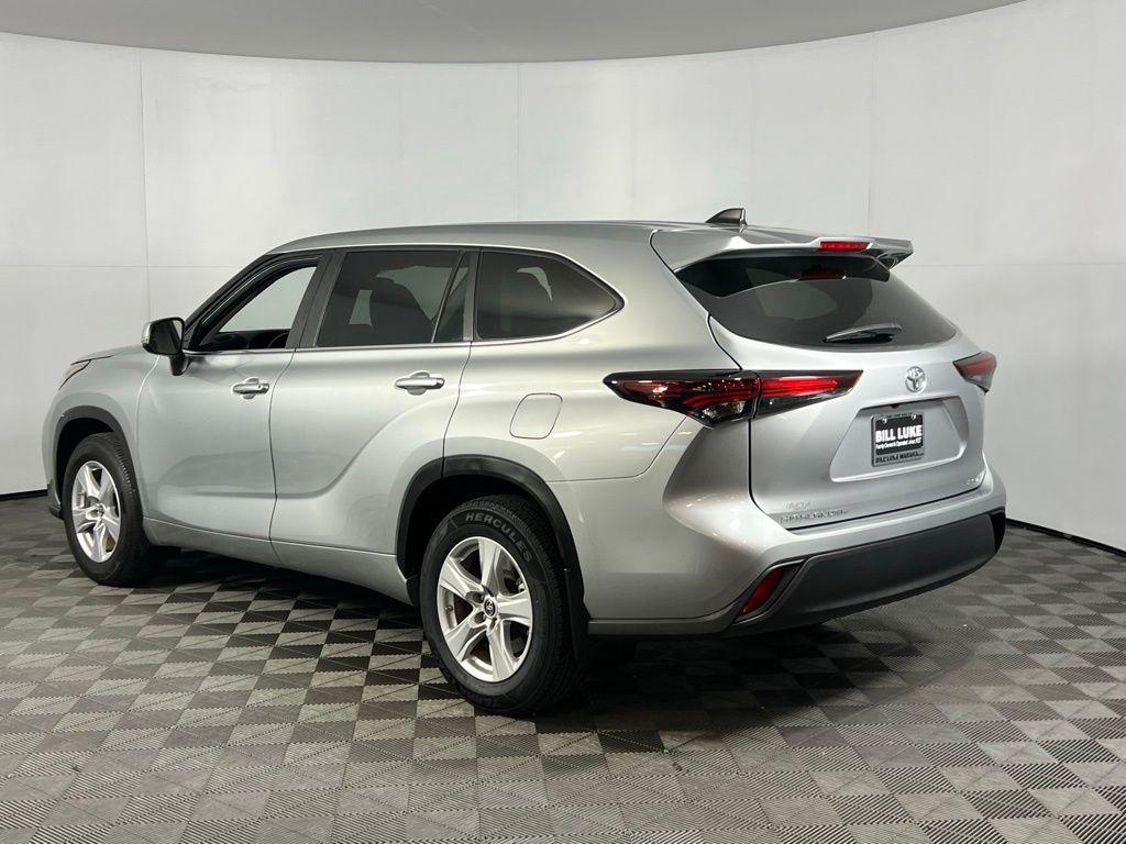 used 2024 Toyota Highlander car, priced at $31,273