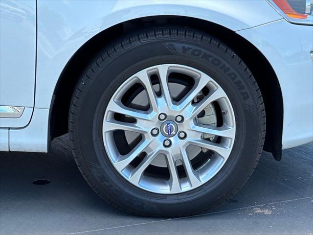 used 2015 Volvo XC60 car, priced at $9,995