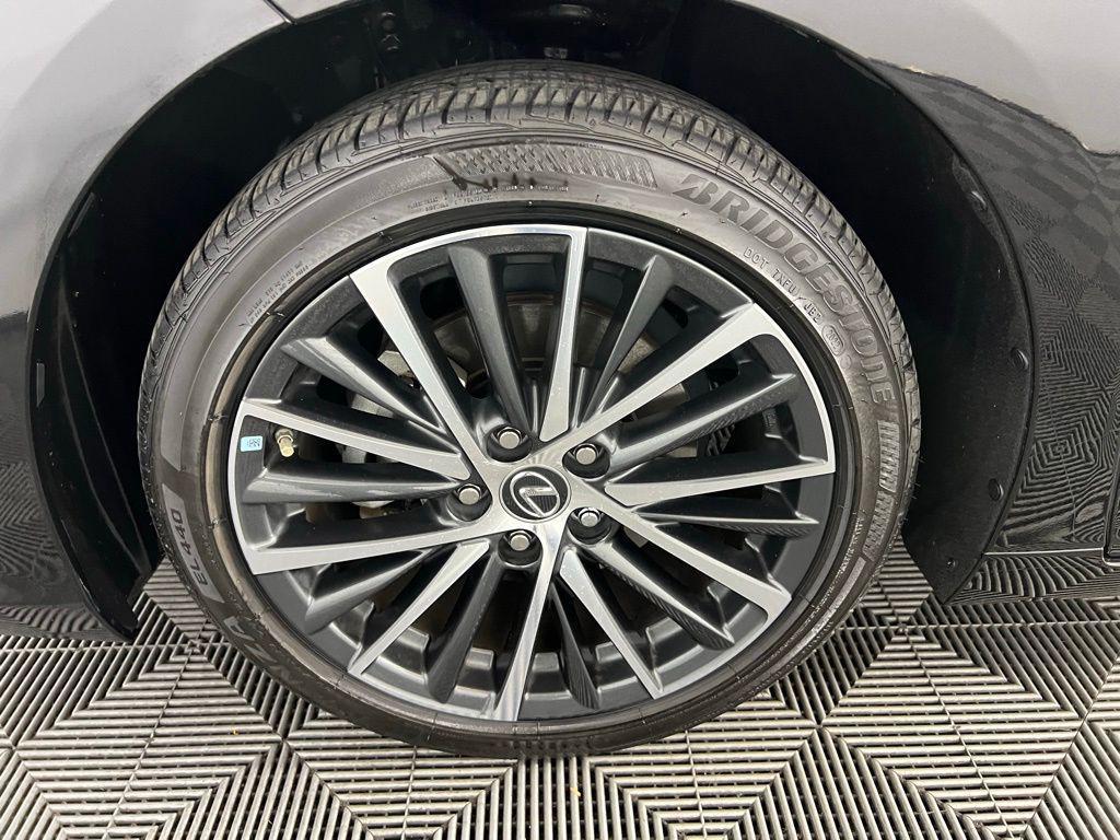 used 2022 Lexus ES 300h car, priced at $36,373
