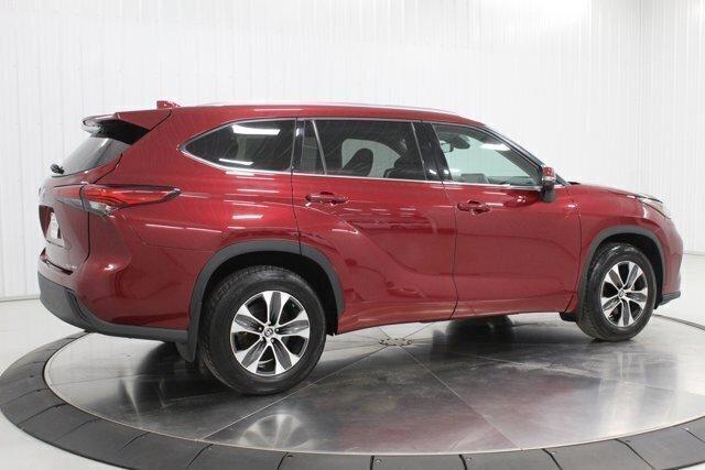 used 2020 Toyota Highlander car, priced at $31,499