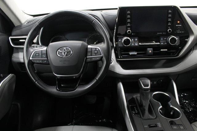 used 2020 Toyota Highlander car, priced at $31,499