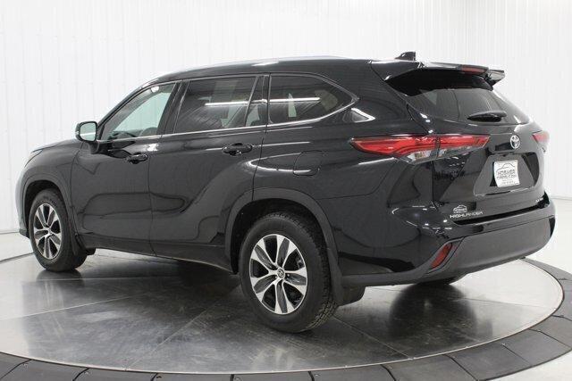 used 2020 Toyota Highlander car, priced at $31,999