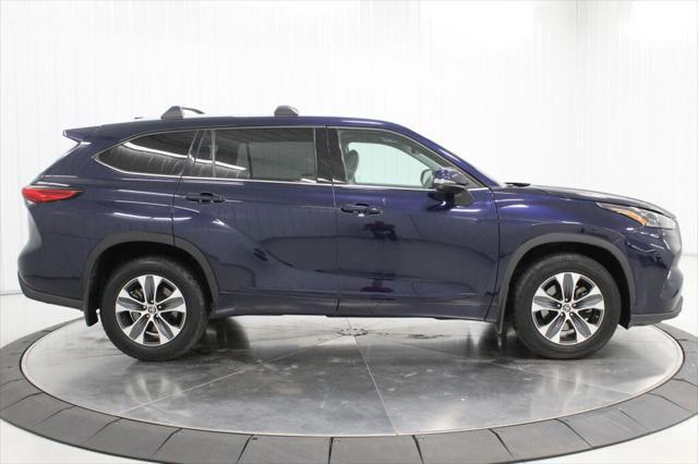 used 2022 Toyota Highlander car, priced at $34,599