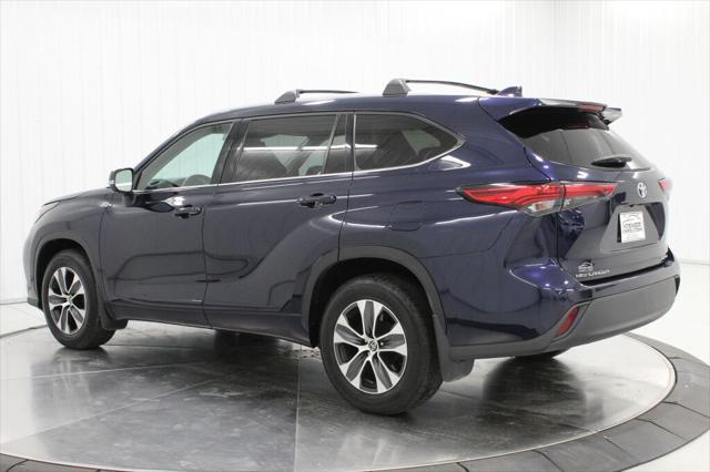 used 2022 Toyota Highlander car, priced at $34,599