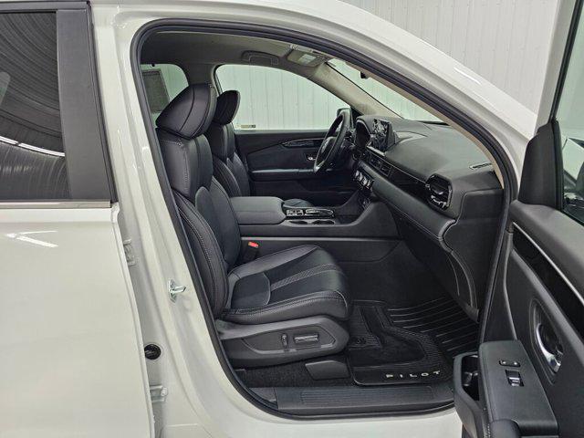 new 2025 Honda Pilot car, priced at $45,174