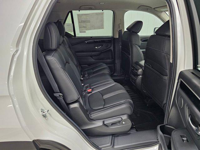 new 2025 Honda Pilot car, priced at $45,174