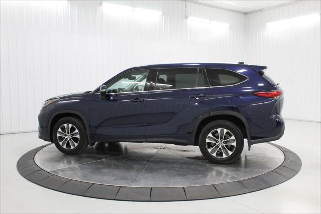 used 2022 Toyota Highlander car, priced at $34,799