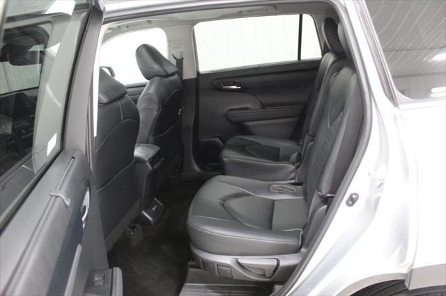 used 2023 Toyota Highlander car, priced at $39,999