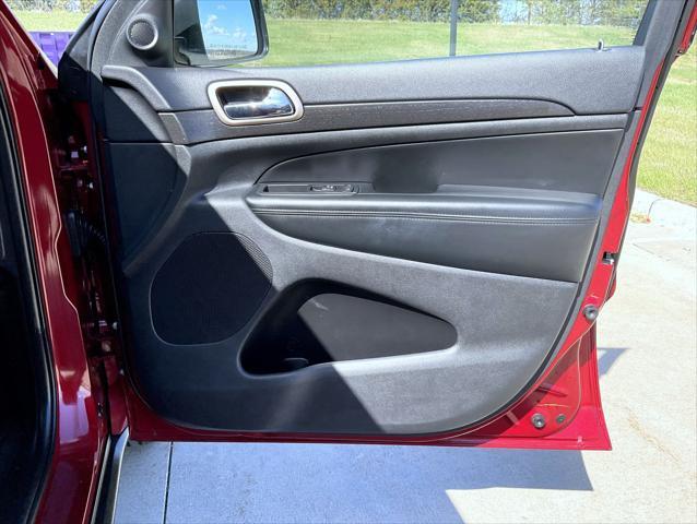 used 2015 Jeep Grand Cherokee car, priced at $13,921