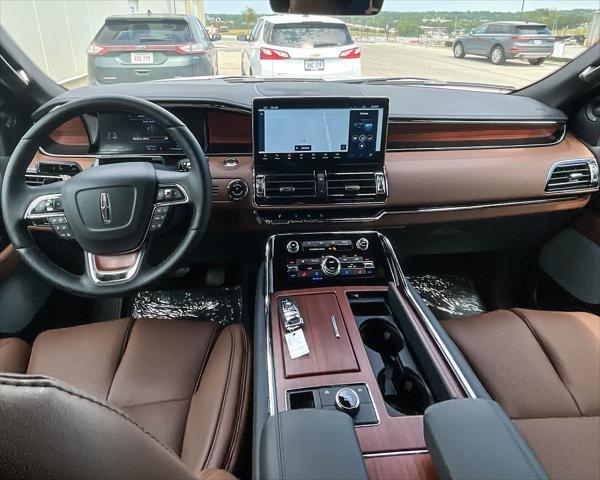 new 2024 Lincoln Navigator car, priced at $100,318