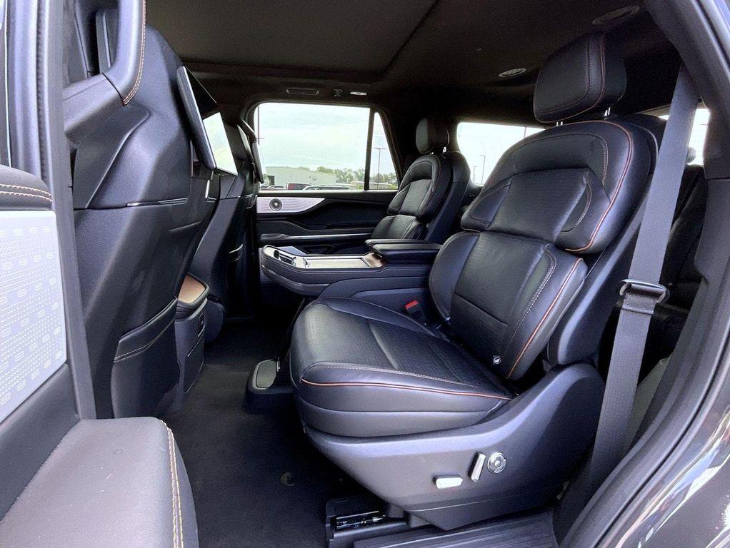new 2025 Lincoln Navigator car, priced at $121,489