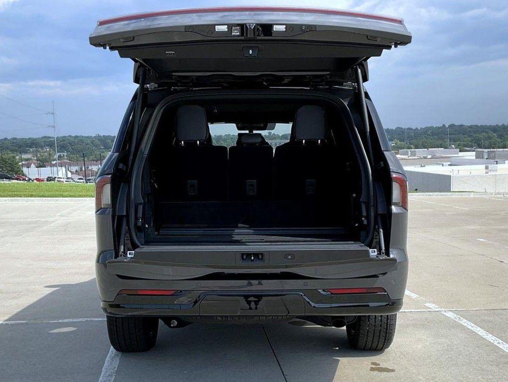 new 2025 Lincoln Navigator car, priced at $121,489