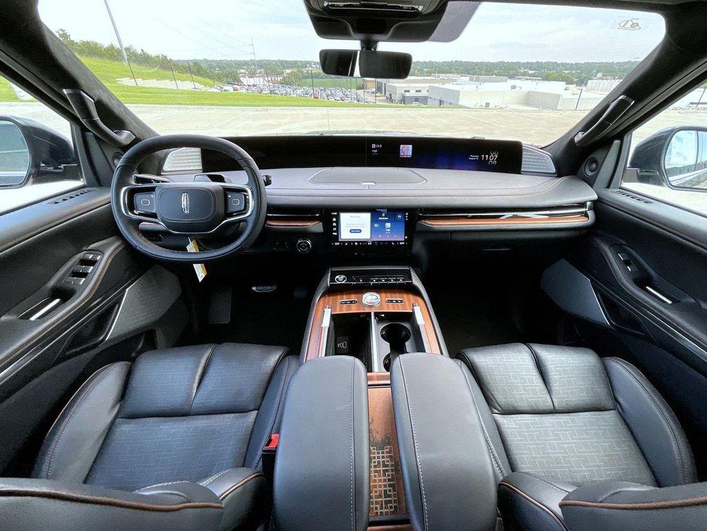 new 2025 Lincoln Navigator car, priced at $121,489