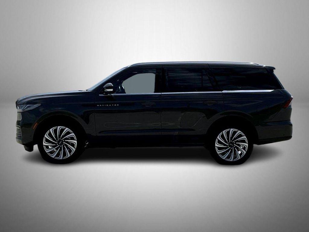 new 2025 Lincoln Navigator car, priced at $121,489