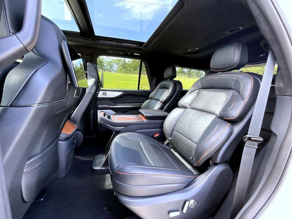 new 2025 Lincoln Navigator car, priced at $120,239