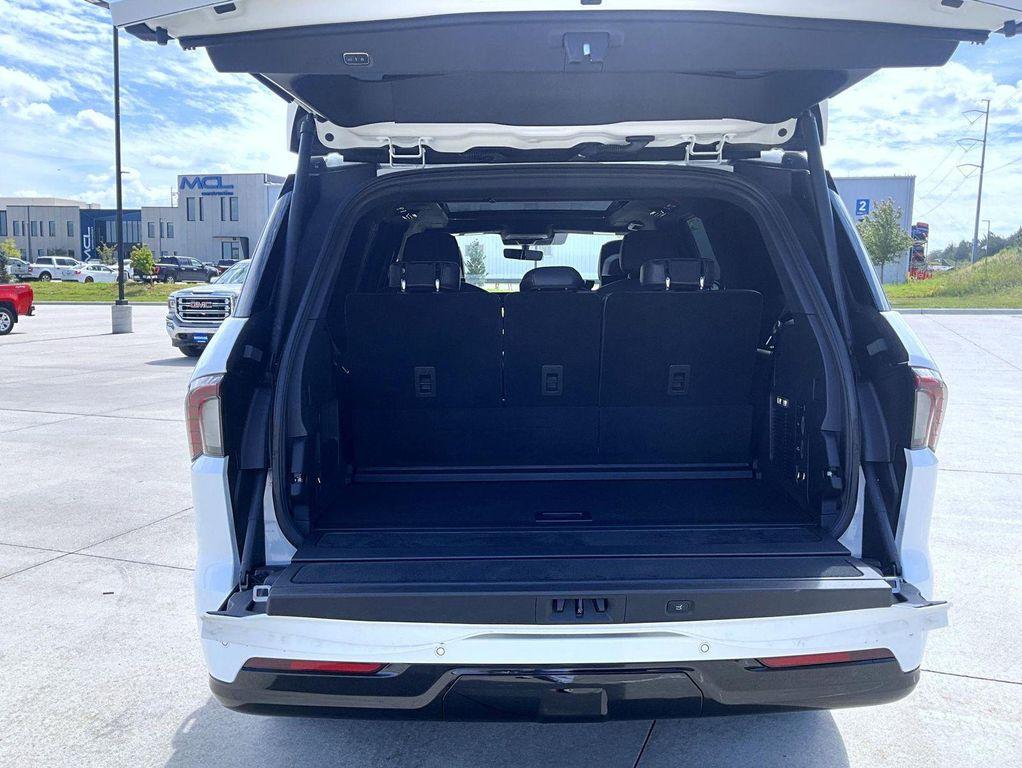new 2025 Lincoln Navigator car, priced at $120,239