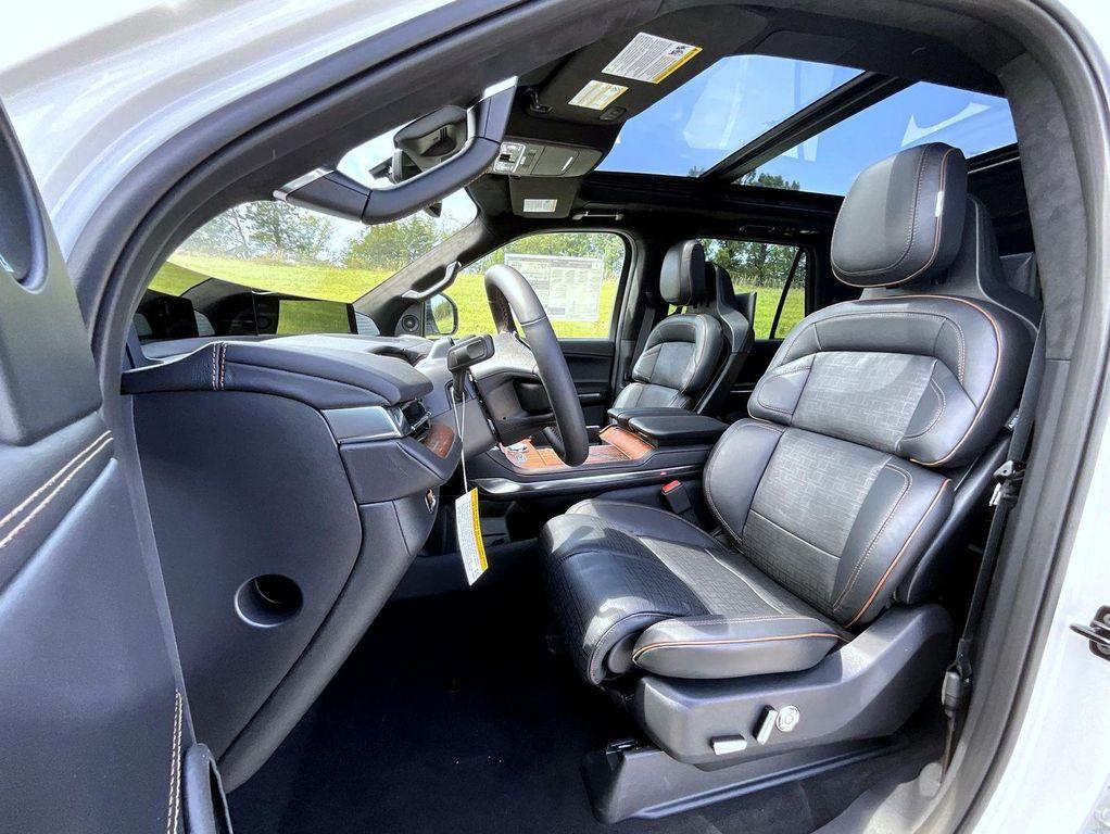 new 2025 Lincoln Navigator car, priced at $120,239