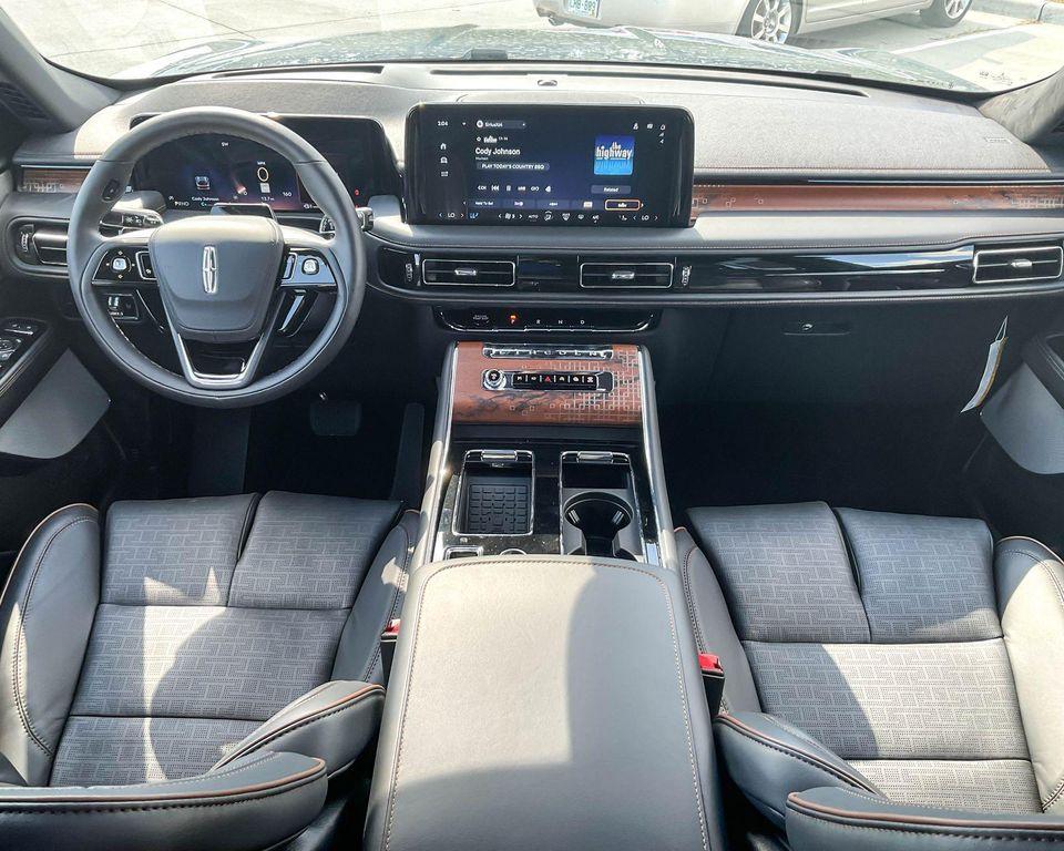 new 2025 Lincoln Aviator car, priced at $90,424
