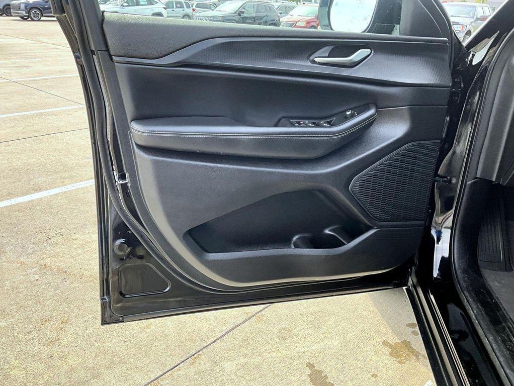 used 2024 Jeep Grand Cherokee car, priced at $33,880