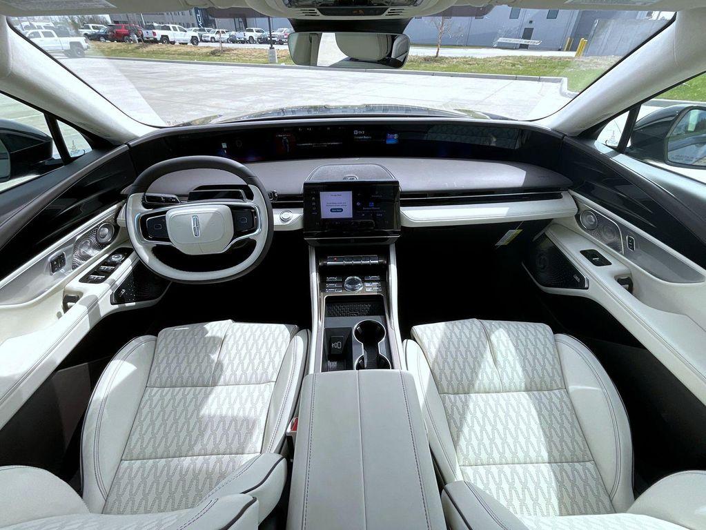 new 2025 Lincoln Nautilus car, priced at $81,944