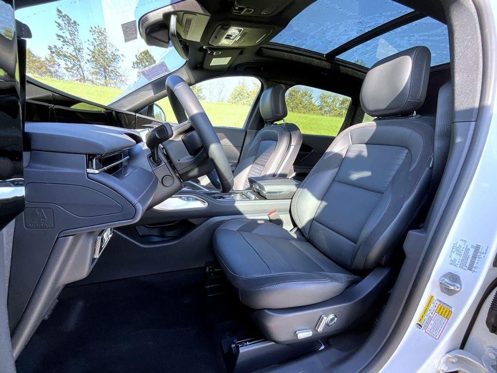 new 2025 Lincoln Nautilus car, priced at $68,754