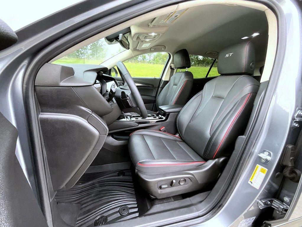 used 2022 Buick Envision car, priced at $27,211