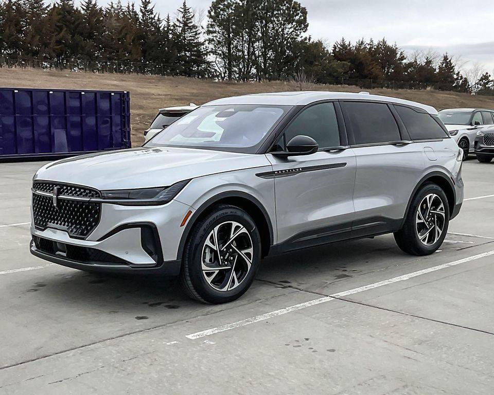 new 2025 Lincoln Nautilus car, priced at $61,819