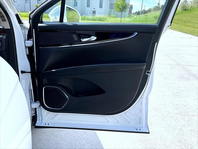 used 2022 Lincoln Nautilus car, priced at $40,660