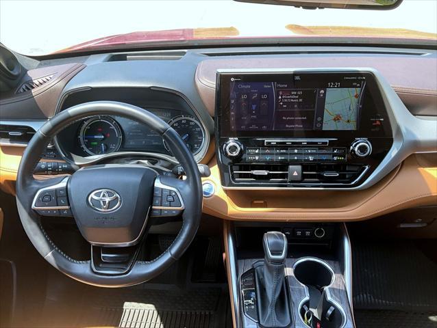 used 2021 Toyota Highlander Hybrid car, priced at $37,311