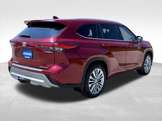 used 2021 Toyota Highlander Hybrid car, priced at $37,311