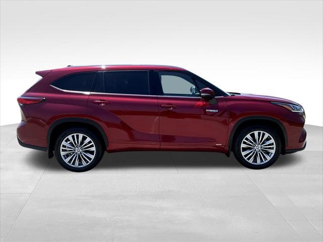 used 2021 Toyota Highlander Hybrid car, priced at $37,311