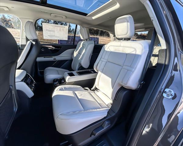 new 2025 Lincoln Aviator car, priced at $72,657