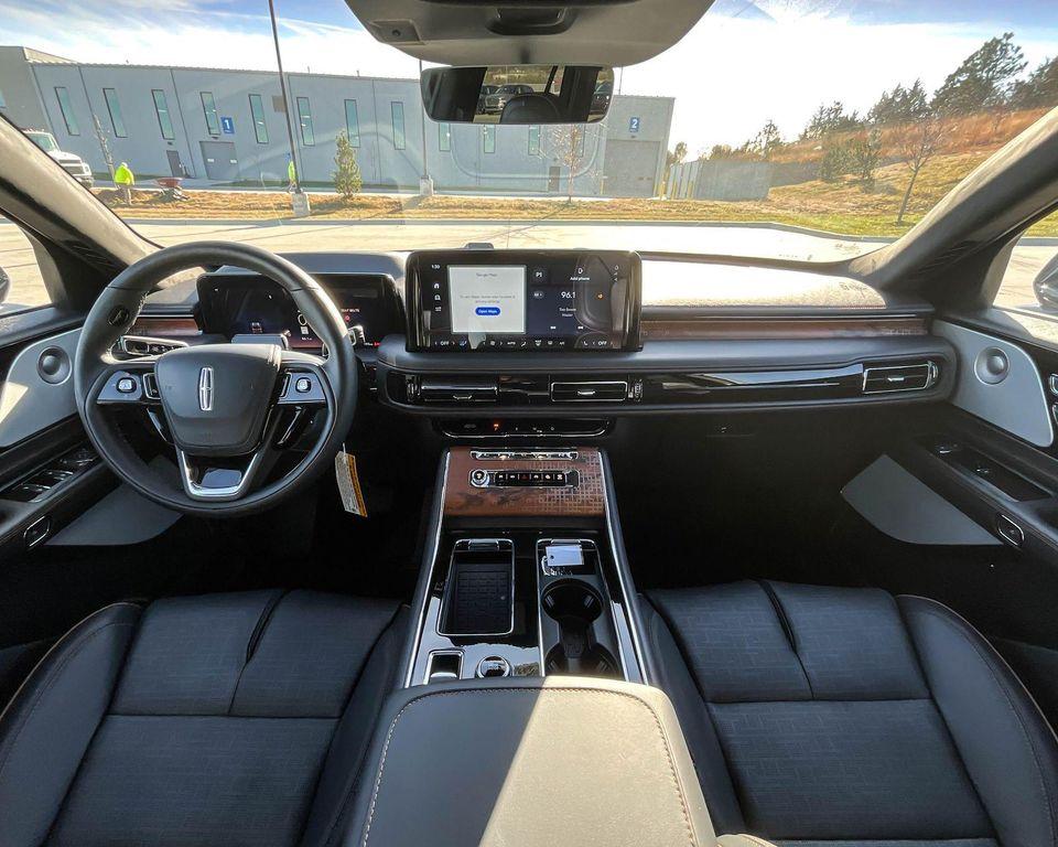 new 2025 Lincoln Aviator car, priced at $90,019