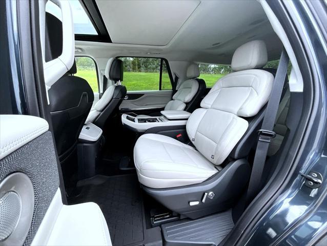 new 2025 Lincoln Navigator car, priced at $106,604