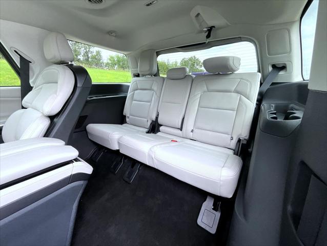 new 2025 Lincoln Navigator car, priced at $106,604