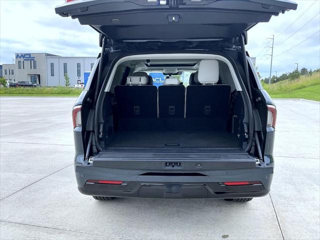 new 2025 Lincoln Navigator car, priced at $106,604