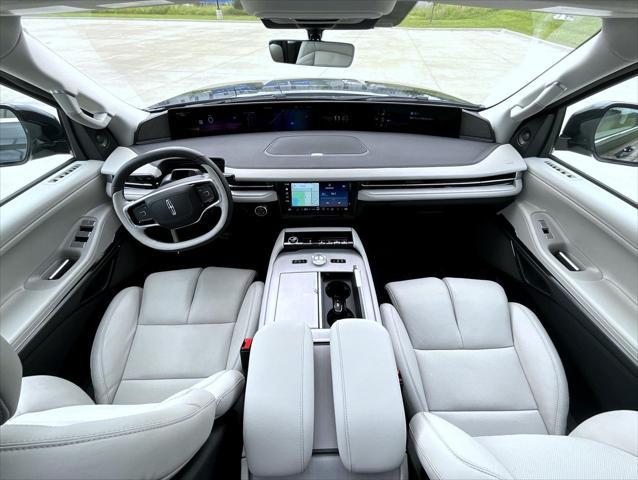new 2025 Lincoln Navigator car, priced at $106,604