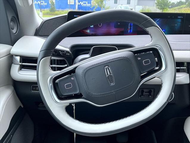 new 2025 Lincoln Navigator car, priced at $106,604