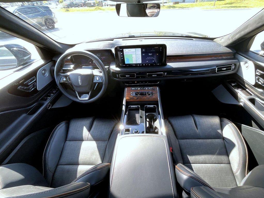 new 2025 Lincoln Aviator car, priced at $88,374