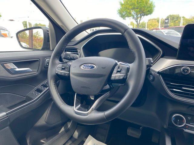 used 2022 Ford Escape car, priced at $25,400