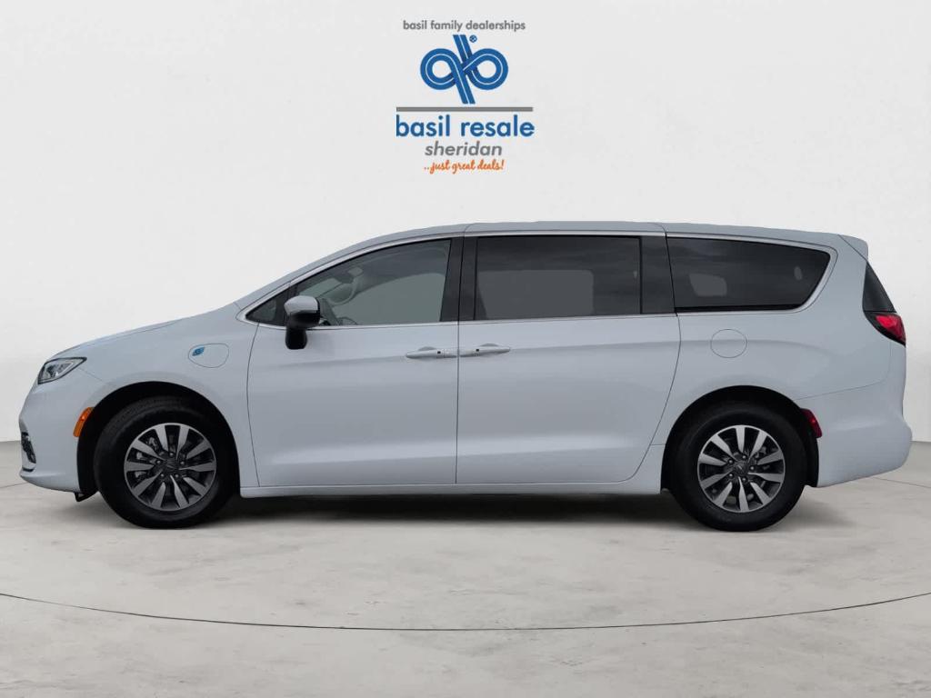 used 2023 Chrysler Pacifica Hybrid car, priced at $27,500