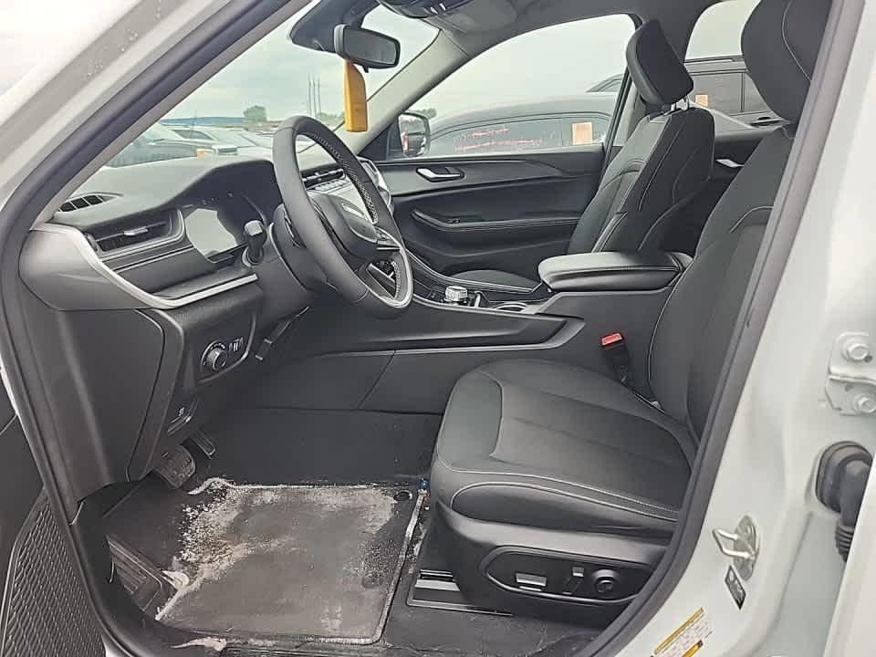 used 2024 Jeep Grand Cherokee L car